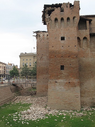 Foto 38 di 62