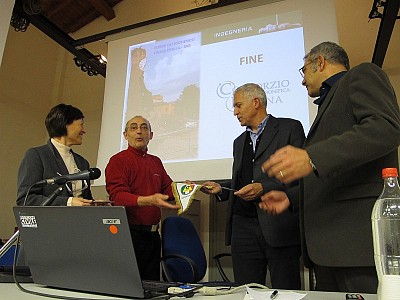 Foto 11 di 13