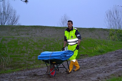 Foto 33 di 48