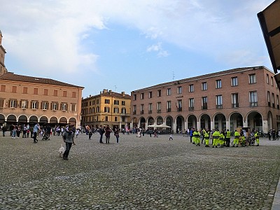 Foto 9 di 21