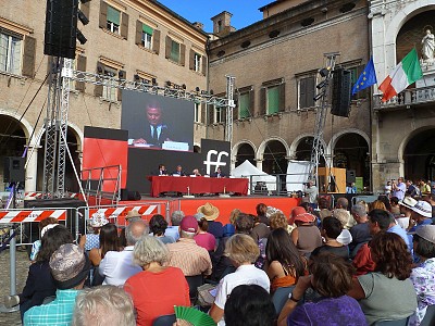 Foto 11 di 54