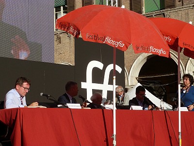 Foto 24 di 54