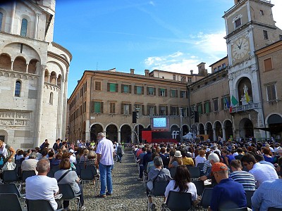 Foto 39 di 54