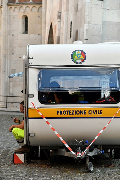 Foto 1 di 24