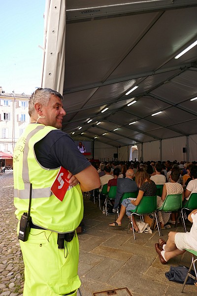 Foto 10 di 18