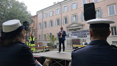 Foto 12 di 44