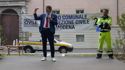 Foto 14 di 44
