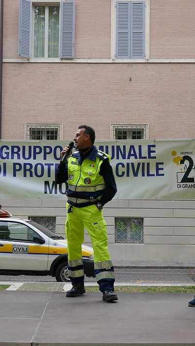 Foto 28 di 44