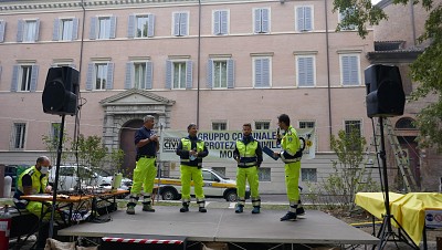Foto 30 di 44