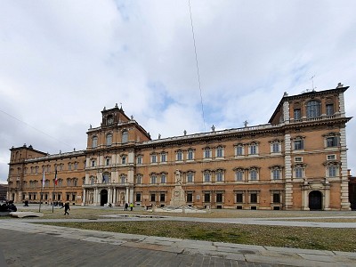 Foto 1 di 38
