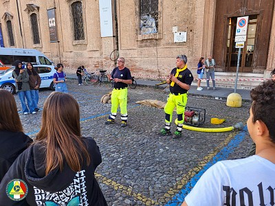Foto 24 di 38
