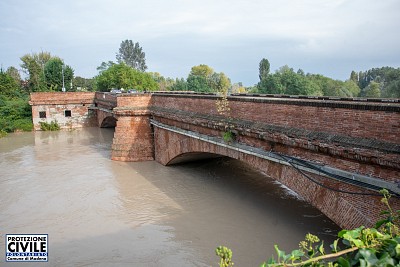 Foto 32 di 59