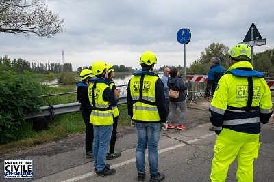 Foto 34 di 59